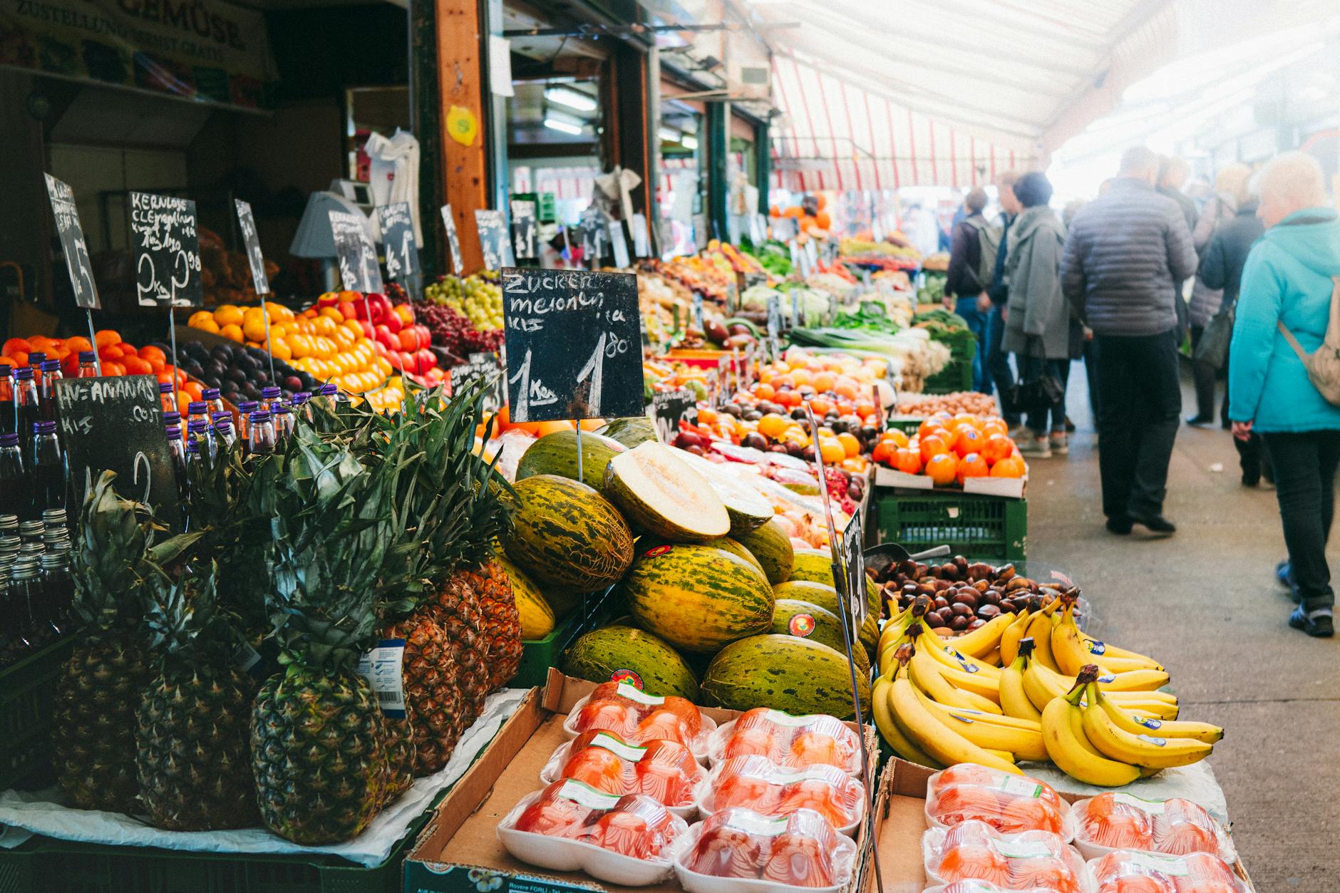 Street market shopping in Berlin